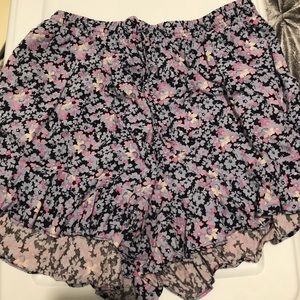 Medium mossimo high waisted shorts
